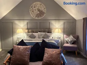 Rustic Retreat in Stafford Countryside - Image 3