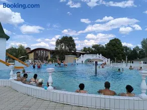 Lakókocsi termál fürdő kemping - Image 3