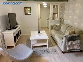 Lower floor of 50 sqm in nice villa with parking - Image 2