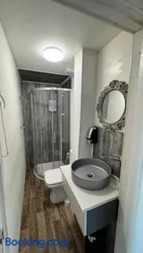 Ensuite Triple Room, by Swansea University, Singleton, Sketty, R2 - Image 2