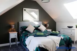 Emerald Lodge - Image 1