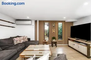 Jimmy's Beach House - Image 1