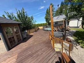 Seaside Retreat with Hot tub,Sauna, Pool & BBQ - Image 5