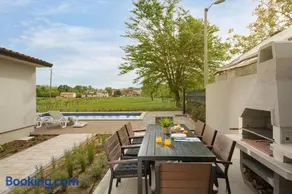 Villa Meadow - Image 2