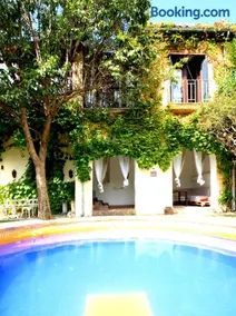 Villa histórica con jardín y piscina cerca del centro - Image 1