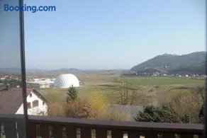 One-bedroom apartment with Stunning Views! - Image 1