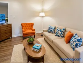 Venice Beach ENTIRE HOME Getaway Steps from the Ocean Marina and Boardwalk - Image 2