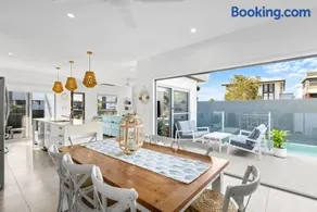 Luxury Living with Heated Pool in Birtinya - Image 4