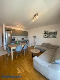 Comfort Sea View Apartment - Image 2