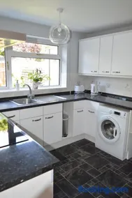 Cheerful 3 bedroom property set in the countryside - Image 5