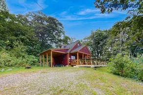 Beautiful hilltop home with deck & view of Penobscot Bay - near festivals & more - Image 1