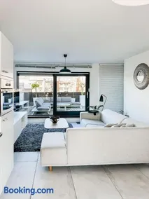 Modern appartement centrum Oostende met enorm dakterras (parking beschikbaar) - Image 3