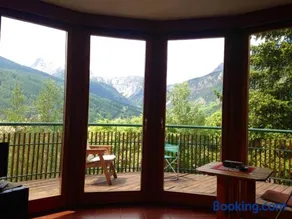 Luxury Apartment with View - Image 2