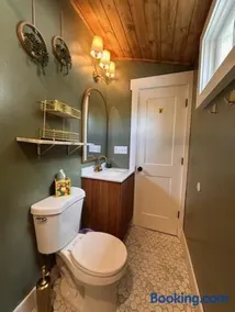 Brooklyn Arts District Renovated 1920's Cottage - Image 2