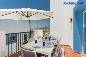Deluxe 2 bed Apartment - Image 4
