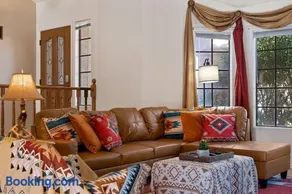 Southwestern Paradise, Simply Classic 4Bed 3Bath - Image 1