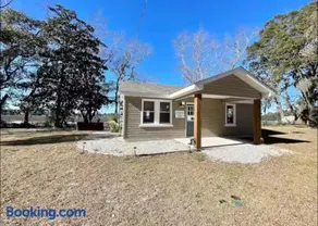 2 Bedroom - 1 Bath Waterfront Cottage with Spectacular Sunsets - Image 2