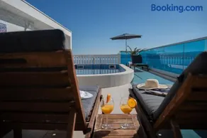 Sunny Hill Apartments with rooftop pool - Image 4