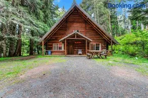 Log Cabin at Rainier Lodge (0.4 miles from entrance) - Image 1