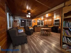Cute 3 bedroom cabin on a farm - Image 3
