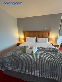 Dingle Marina Lodge - Image 2