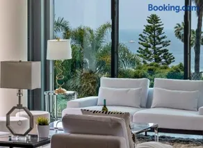 Two Bedroom Oceanfront Retreat with Panoramic View - Image 4