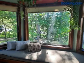 The Perfect Wine Trails Location - The Garden Suite - Image 4