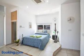 Pallini Court - Image 1