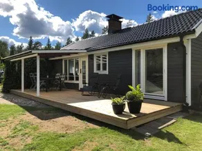 Modern lakeside cottage & boat near Isaberg - Image 1