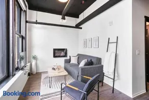 Convenient Downtown Loft WiFi and Elevator - Image 2
