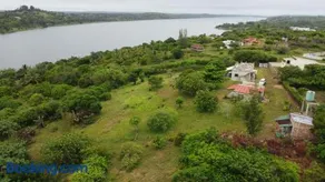 Niara Lake & Beach House - Image 3