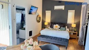 Couple's Spa Retreat Resort Villa with complimentary champagne upon arrival - Image 4