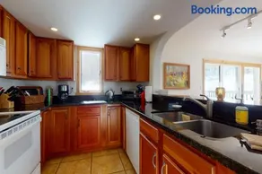 Cute 2 Bedroom East Vail Condo 1202 w/ Hot Tub and Shuttle - Image 2