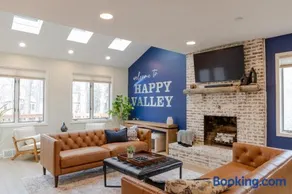 Large Luxury Home with Media Room and Game Room - 10 mins to Campus & Stadium - Image 2