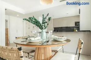 Beachside escape with parking and pool REMS - Image 2