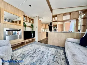 The Windermere- Luxury Caravan Retreat by the Sea in Devon - Image 3