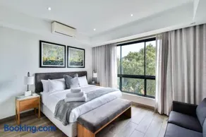 Menlyn apartment with ensuit Regency Hotel - Image 2