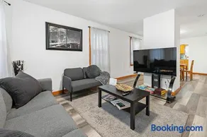 Sleeps 5 near ferry, train to Boston and downtown -2br apartment - Image 1