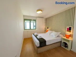 Premium Front Sea View & Pool Flat - Image 3