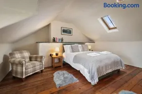 Oysterlow - A beautiful country cottage with estuary views and enclosed garden - Image 5