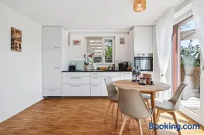 ReMo I Business I Family Apartment I 1-4 Personen - Aare Blick, nahe Altstadt I Beamer - 99" Leinwand I Terrassen Lounge und Parkplatz - Image 3