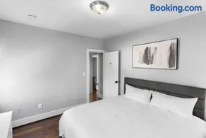 Cozy Bedroom next to SCSU and Yale - Image 2