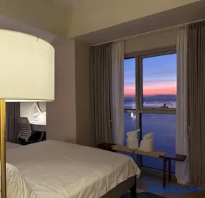 Playful 1BR With Magnificant Bayview Garden View Near Okada, Solaire, Aiports - Image 1