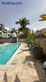 Luxury garden floor Private Heated Pool 3BR - Image 3