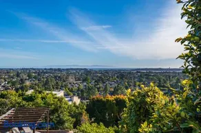 Luxury Home Atop the Hills - Image 4