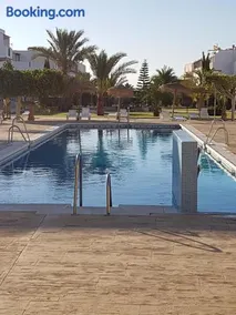 CASA BAJA EXTRAORDINARIA EN URBANIZACIÓN NATURISTA! - Image 1