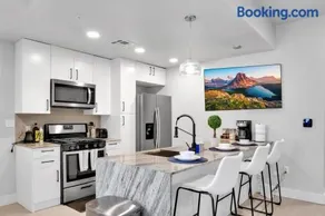 Modish 1BR - BOK, Near Blue Dome, Pets Allowed - Image 2