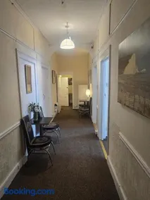 Large flat with parking near train station - Image 3