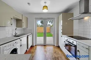 London Home with Garden and Parking near Stratford Station - Image 4