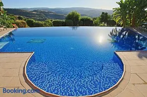 Golden Valley Villa - Image 2
